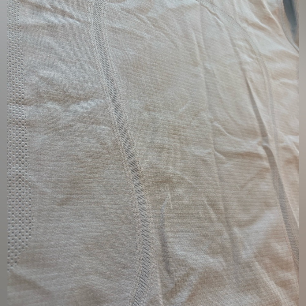 Lululemon Light Blue Swiftly Tech Tee 8 Discoloration Read - Picture 6 of 10